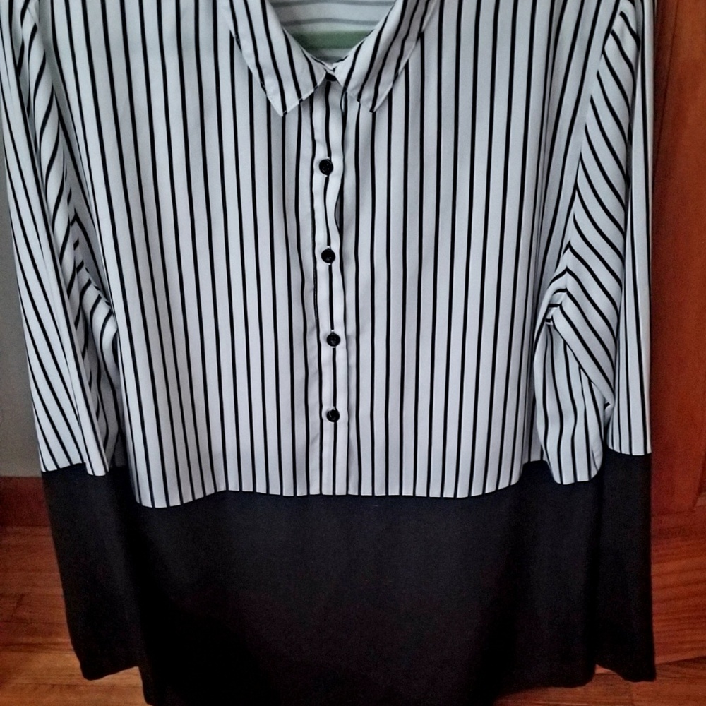 Blouse - Picture 2 of 3